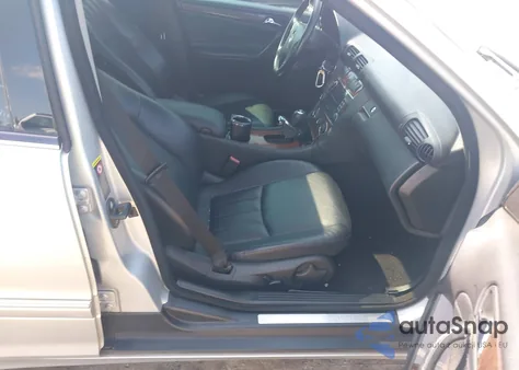 2006 Mercedes-Benz C-Class Luxury z USA, uszkodzony, nr VIN WDBRF92H86F794117